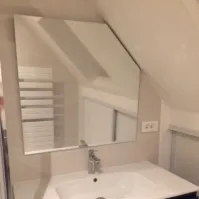 Miroir glace sous toit à angle coupé