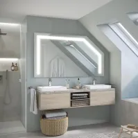 Sous toit, les salles de bains nécessite un miroir en angle