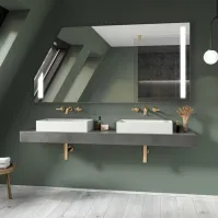 Vue d'un miroir dans le grenier