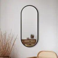 miroir oblong cadre noir avec forme allongée élégante