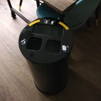 poubelle tri-sélectif noir couvercle 3 ouvertures dessus