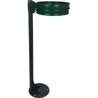 poteau gris manganèse supportant poubelle verte de parc