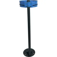 poteau gris manganèse supportant poubelle arceau bleu