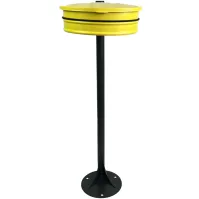 support sac-poubelle avec couvercle métal jaune sur poteau