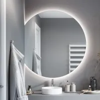 Un miroir rond coupé verticalement : l'élégance géométrique dans votre décoration.