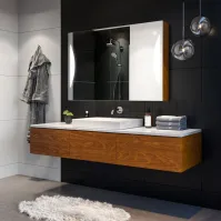 Salle de bain avec armoire à miroir
