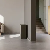 Poubelle noire design 60 litres avec symbole magnétique pour déchets