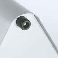 Poubelle d'angle triangulaire 60L noire avec pictogramme magnétique.