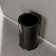 Poubelle design ronde noire 70 litres vue de face acier